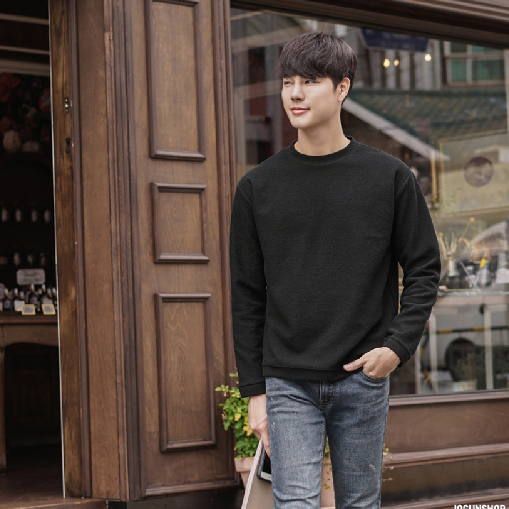 JOGUNSHOP’s Nesty Button PK Crewneck