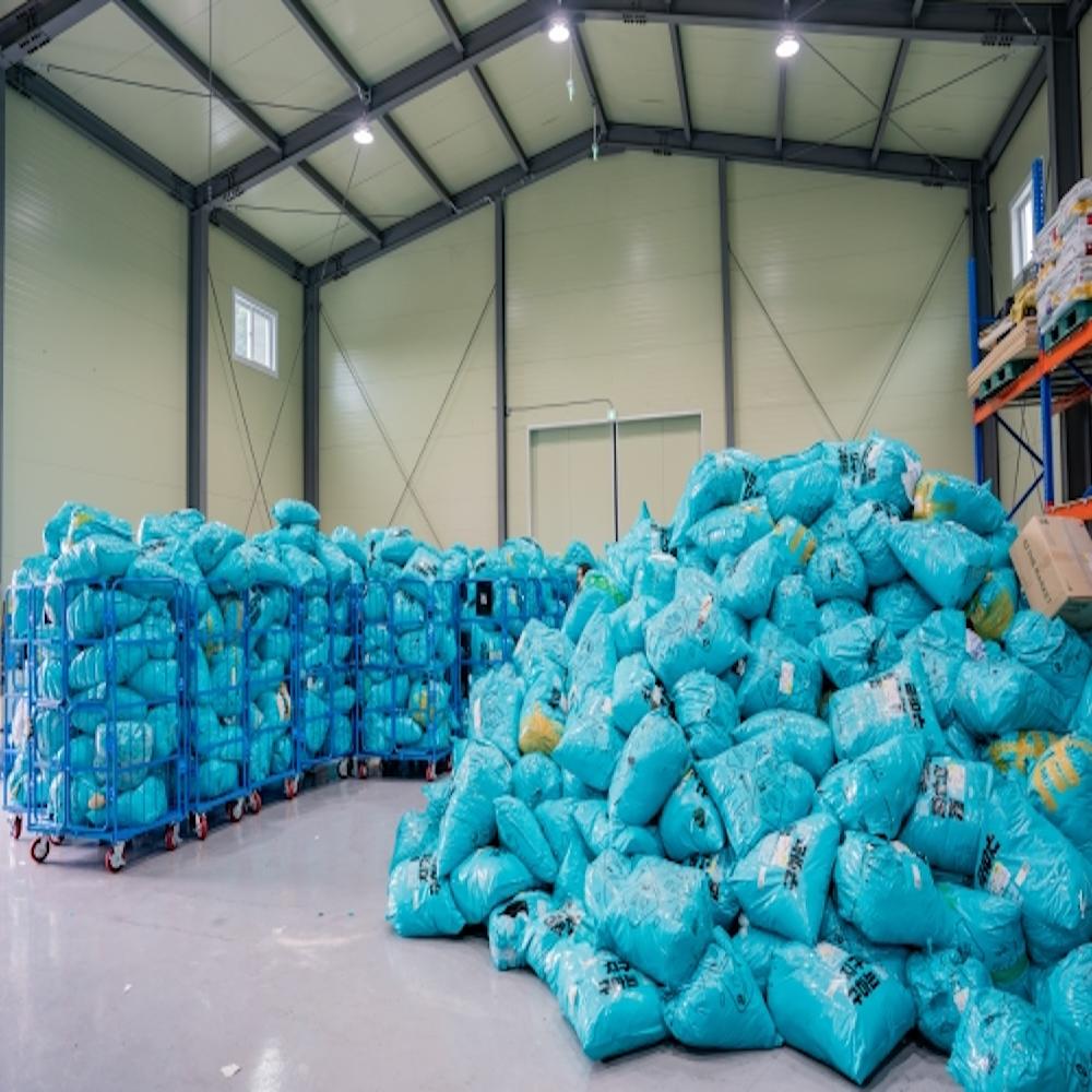 Unsorted used clothes